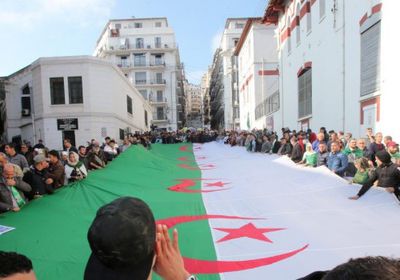 الرئيس الجزائري يعلن تاريخ بدء الحراك يومًا وطنيًا  