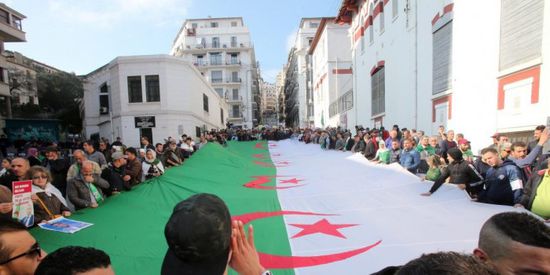 الرئيس الجزائري يعلن تاريخ بدء الحراك يومًا وطنيًا  
