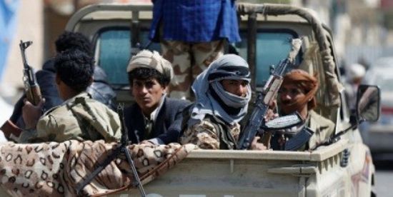 في انتهاك للعملية التعليمية..المليشيات تضيف "محاضرات الحوثي" لمناهج الثانوية العامة