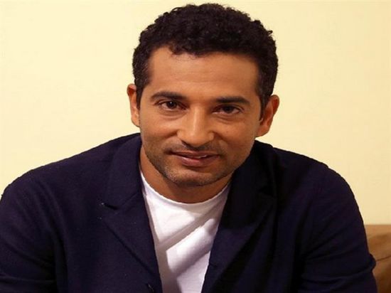 عمرو سعد يهنئ نجله بأولى بطولاته السينمائية 