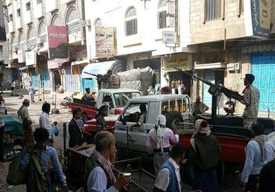 وسط رعب بين الأهالي..اندلاع اشتباكات مسلحة بأحد الأسواق وسط تعز