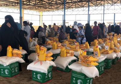 السعودية توزع مساعدات غذائية على لاجئين يمنيين في جيبوتي