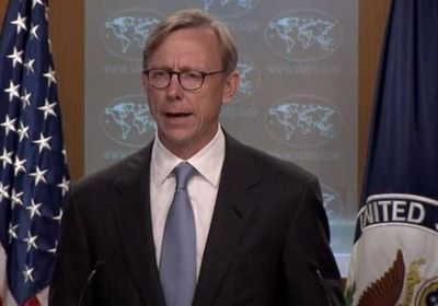 دعا لضغط دولي على طهران.. برايان هوك: إيران تزود الحوثي بالسلاح