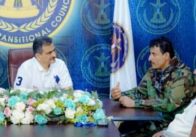 "الانتقالي" يستعرض الوضع بجبهة حبيل حنش