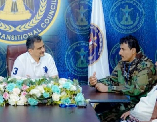 "الانتقالي" يستعرض الوضع بجبهة حبيل حنش