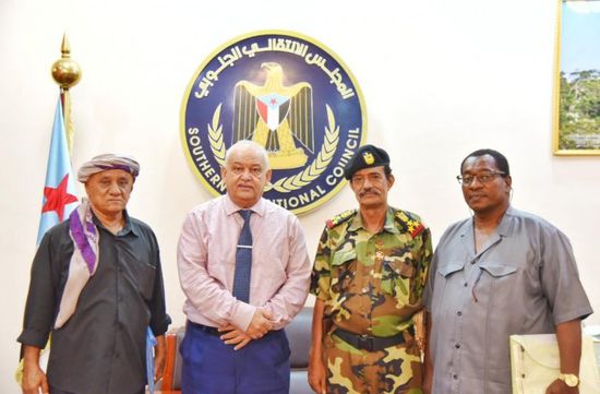 "انتقالي عدن" يكلف التوجيه المعنوي بزيارة المعسكرات