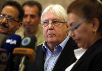 "العرب" تكشف أسباب الهجوم الحوثي على غريفيث