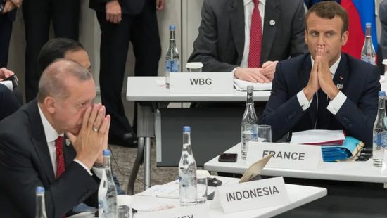 فرنسا: إغلاق الحسابات البنكية الخاصة للخدمات والمؤسسات الدينية التركية في أراضيها