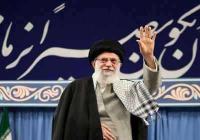 "الخامنئي" يخلط السياسية بالدين: التصويت في الانتخابات واجب ديني