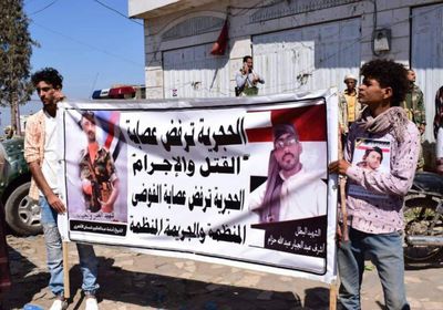 أسرتا قتيلي حراسة محافظ تعز تتهمان القضاء بالتلاعب