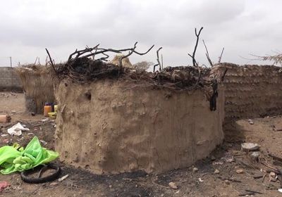 حريق منزل في اعتداء حوثي بحيس (فيديو)