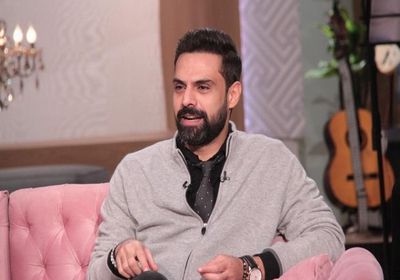 أمير طعيمة يشارك جمهوره بمقطع كوميدي من مسرحية "عطل فني"