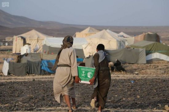 ألف سلة غذائية سعودية للنازحين من صنعاء