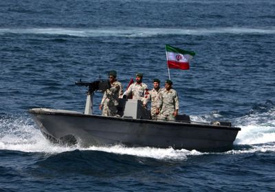 إيران تحتجز سفینة أجنبية وتختطف 13 بحارًا كانوا على متنها بخليج عمان