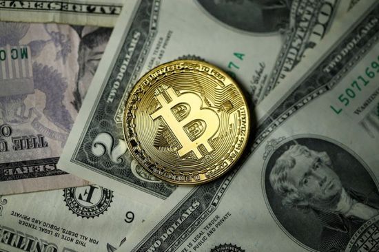 " بيتكوين" تتراجع و" لايتكوين" و"ريبل" ترتفعان مقابل الدولار