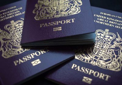 بريطانيا.. عودة جوازات السفر إلى اللون الأزرق الشهر المقبل