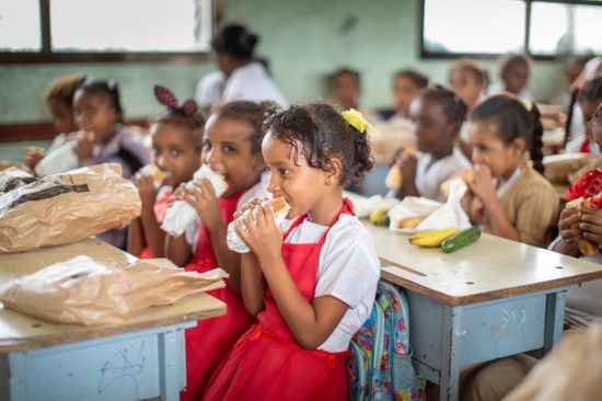بـ 5756 وجبة.. "الغذاء العالمي": انطلاق برنامج التغذية المدرسية في عدن