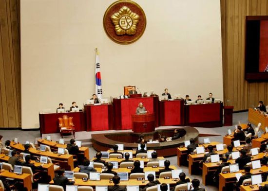 كوريا الجنوبية: البرلمان يلغي جلسته العامة اليوم بسبب فيروس كورونا