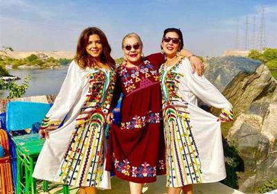 ناهد السباعي تتألق بالملابس النوبية في جلسة تصوير بأسوان (صور)