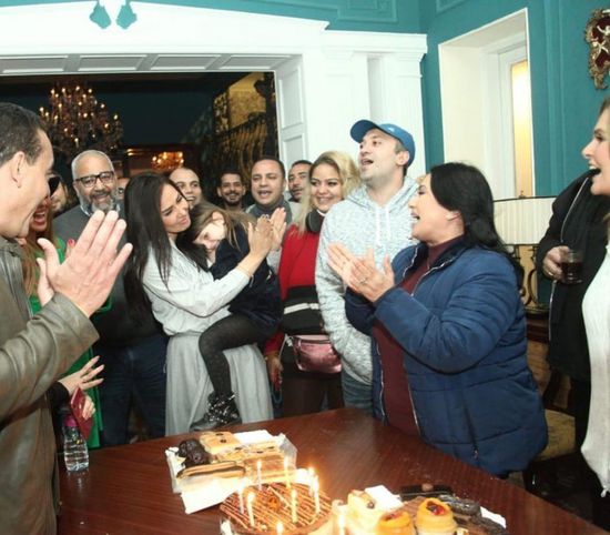 حلا شيحة تحتفل بعيد ميلادها بصحبة كاست "دهب عيرة" (صور)