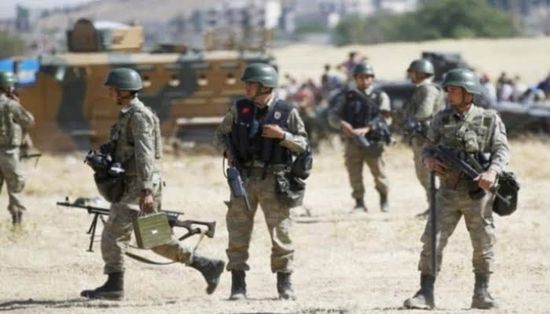 مقتل وإصابة 10 جنود أتراك في غارة جوية بإدلب