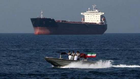 إيران تعترض سفينة أجنبية محملة بالوقود وتعتقل طاقمها