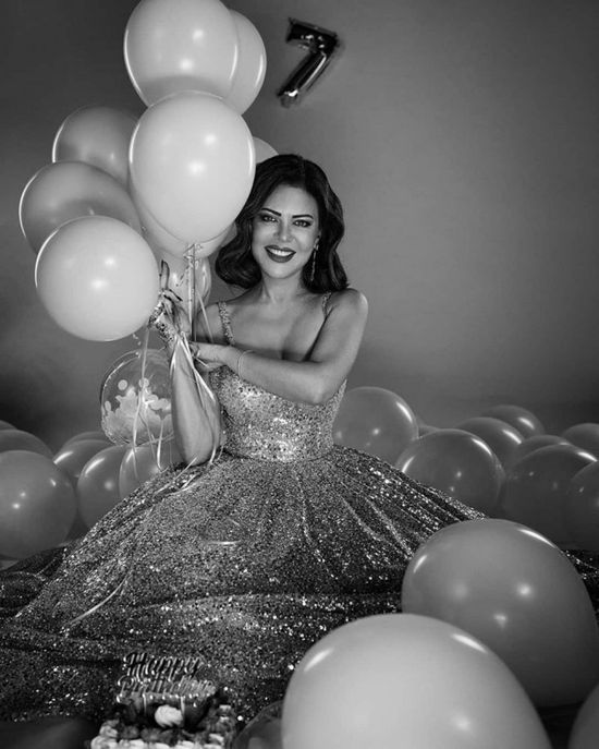 بالفيديو.. كارمن لُبس تحتفل بعيد ميلادها مع نادين نجيم في كواليس "2020"