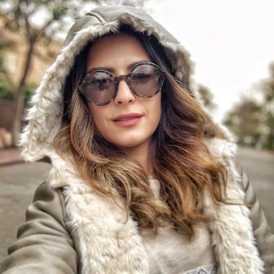 ريهام أيمن تستمتع بوقتها تحت الأمطار (فيديو وصور)