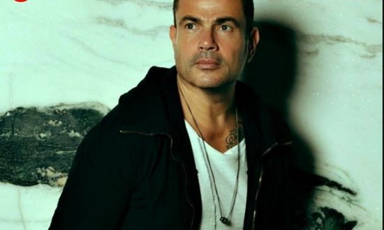 عمرو دياب يقدم واجب العزاء لأسرة الرئيس الراحل حسني مبارك