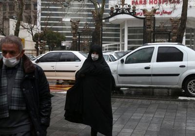 صحفي يكشف تفاصيل إصابة مسؤول إيراني كبير بـ"كورونا"