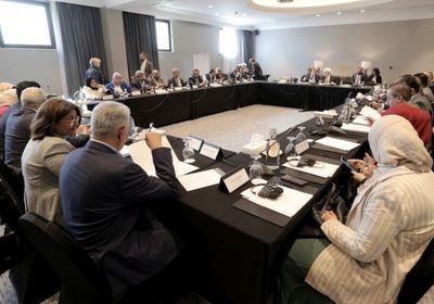 بحضور غريفيث.. اجتماع لبحث استئناف مشاورات السلام باليمن