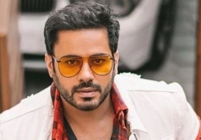 بسبب كورونا.. الكويتي عبدالله بوشهري داخل الحجر الصحي 