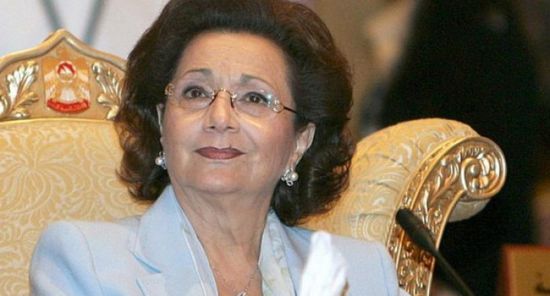  شاهد.. صورة نادر لسوزان مبارك مع السيسي خلال جنازة الرئيس الأسبق