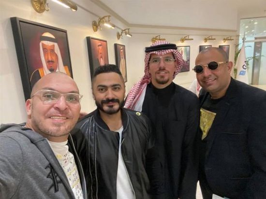 تامر حسني يصل السعودية استعدادًا لحفله في جدة 