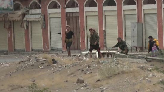 تبادل 3 أسرى بين القوات المشتركة ومليشيا الحوثي (فيديو)