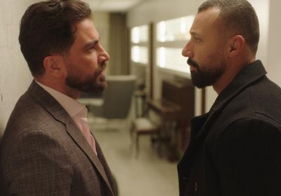 بعد هجومه على معتصم النهار بسبب عدم ذكر اسمه.. أحمد فهمي :احنا أكثر من أخوات