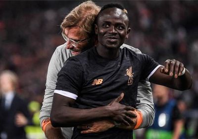 ماني: أثبت لأسرتي خطأهم.. وكلوب يستحق تمثالا في ليفربول وهذه نقطة قوته