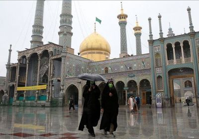 صحفي يكشف مفاجأة بشأن الإصابات والوفيات بإيران بسبب "كورونا"