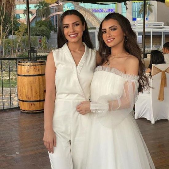 بالصور.. كارمن سليمان تحتفل بزفاف شقيقتها 