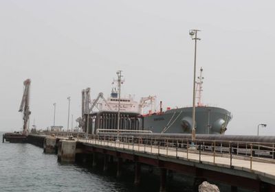 بالصور..المقاومة الجنوبية توقف ضخ مشتقات نفطية لـ العيسي بعدن