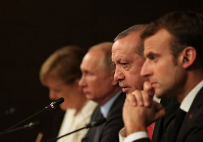 ماكرون يحث روسيا وتركيا على وقف القتال بسوريا