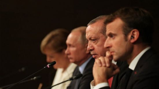 ماكرون يحث روسيا وتركيا على وقف القتال بسوريا