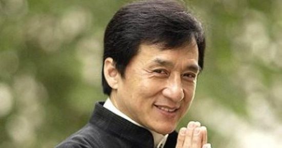 الفنان جاكي شان يوضح حقيقة إصابته بـ&laquo;كورونا&raquo;