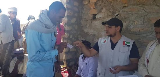 بالصور.."خليفة الإنسانية" توزع البطاقة الصحية وإعانات يناير في ديكسم