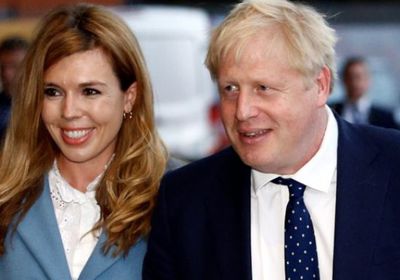  رئيس الوزراء البريطاني يعلن خطبته بسيموندز وانتظارهما مولودا