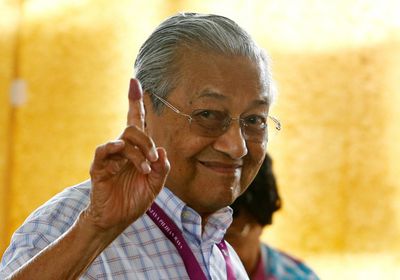 إعلامي: مهاتير محمد فشل في منصبه بعدما تحالف مع إيران