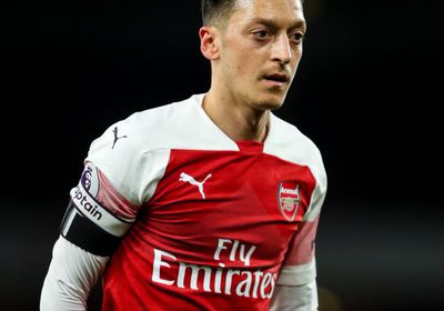 مدير أعمال أوزيل يعلن استمراره في ارسنال حتى 2021