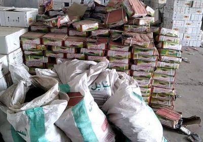 في ضربة أمنية.. ضبط مواد غذائية تالفة بأحد المستودعات بلحج  