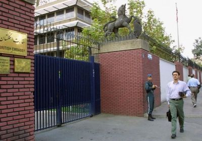 بريطانيا تقرر إجلاء بعض الأسر والموظفين من طهران بسبب "كورونا"