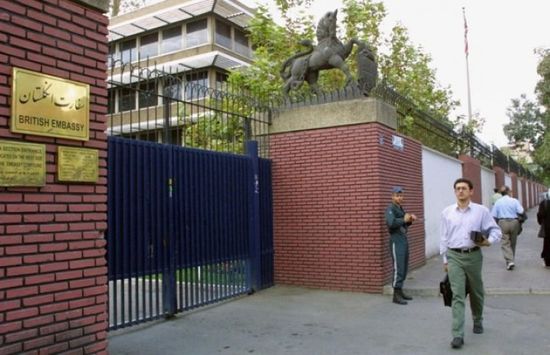بريطانيا تقرر إجلاء بعض الأسر والموظفين من طهران بسبب "كورونا"